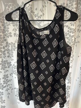 Time and Tru Black Geometric Print Sleeveless Camisole